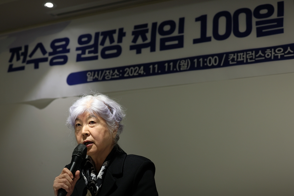 Literature Translation Institute of Korea President Chon Sooyoung on Nov. 11 speaks at a news conference held at Conference House Dalgaebi in Seoul's Jung-gu District to mark the 100th day of her term. (Lee Jun Young)  