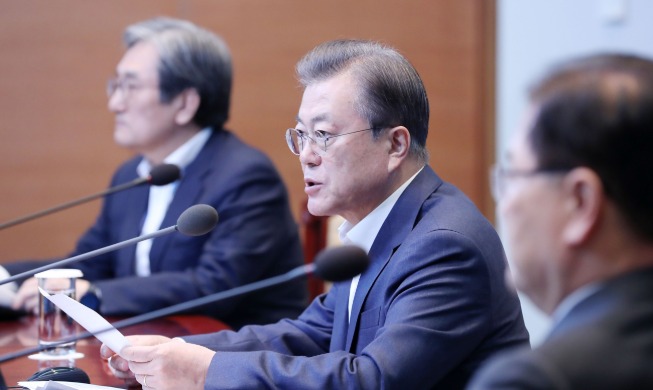 Opening Remarks by President Moon Jae-in at Meeting with His Senior Secretaries