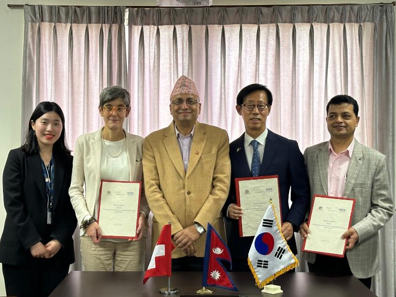 Kong Moo-heon (second from right), director of the Nepal office of the Korea International Cooperation Agency (KOICA), Swiss Ambassador to Nepal Danielle Meuwly (fourth from right) and Joint Secretary Jib Lal Bhusal (right) of the Nepalese Ministry of Labor, Employment and Social Security on Nov. 8 take a group photo at ministry's conference room in Kathmandu, Nepal, at the signing ceremony of a trilateral memorandum of understanding among KOICA, the Swiss Agency for Development and Cooperation, and the Nepalese ministry to help Nepalese resettle in their home country after working abroad. (KOICA)